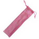 Pochette velours rose de luxe fermée par lien coulissant.