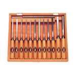 Jeu de 32 ciseaux de sculpteur en boite carton.